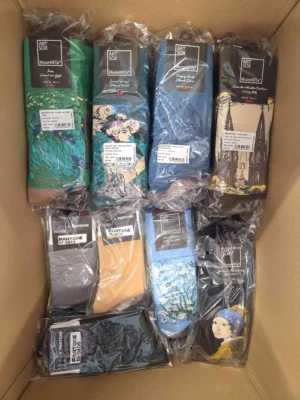 The picture shows a package with accessories in the category SA.