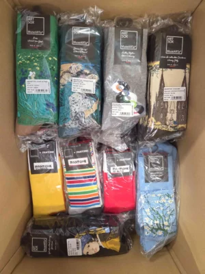 The picture shows a package with accessories in the category SA.