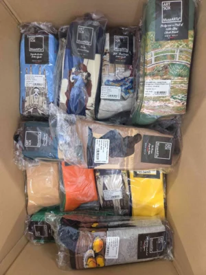 The picture shows a package with accessories in the category SA.