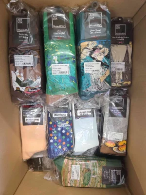 The picture shows a package with accessories in the category SA.