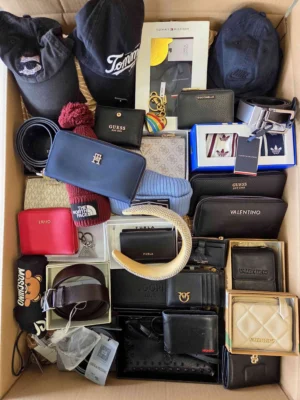 The picture shows a package with accessories in the category AC.