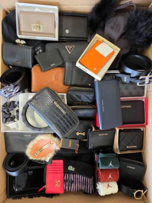 The picture shows a package with accessories in the category AC.