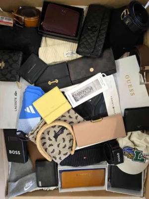 The picture shows a package with accessories in the category AC.
