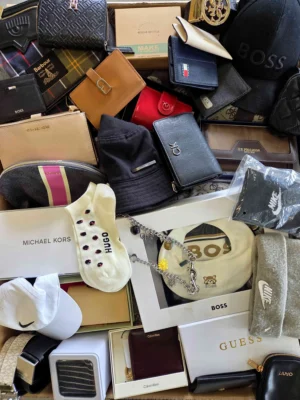 The picture shows a package with accessories in the category AC.