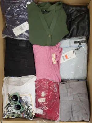 The photo shows a package with clothing in the category TSC.