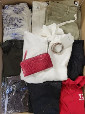 The photo shows a package with clothing in the category TSC.