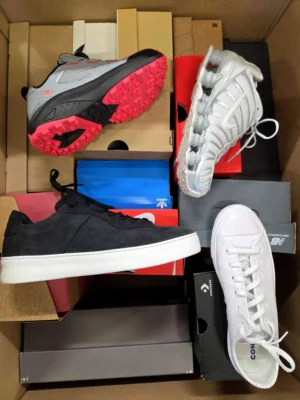 The photo shows a package with footwear in the category CS.
