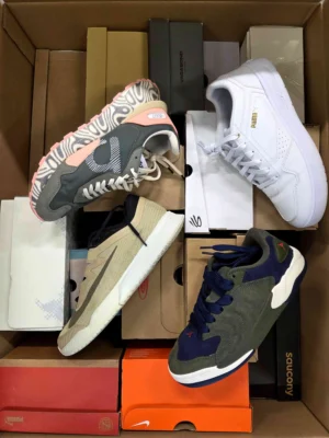 The photo shows a package with footwear in the category CS.