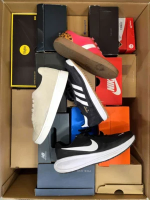 The photo shows a package with footwear in the category CS.