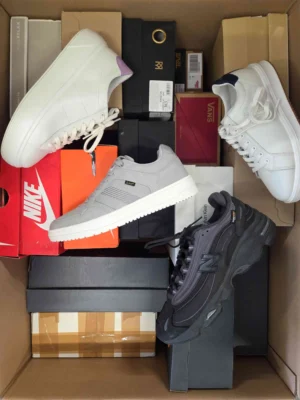 The photo shows a package with footwear in the category CS.