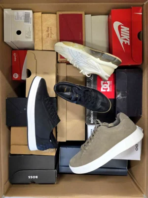 The photo shows a package with footwear in the category CS.