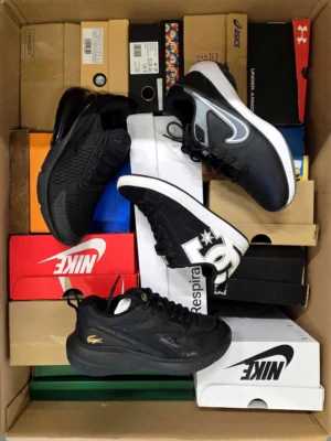The photo shows a package with footwear in the category CS.