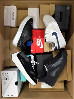 The photo shows a package with footwear in the category CS.
