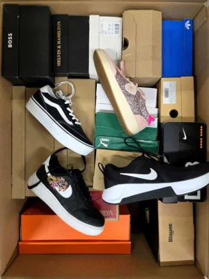 The photo shows a package with footwear in the category CS.
