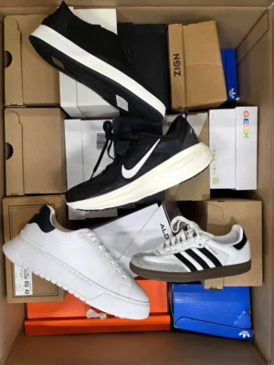 The photo shows a package with footwear in the category CS.