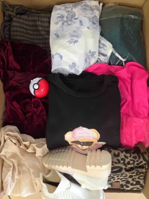 The photo shows a package with clothing in the category SN.
