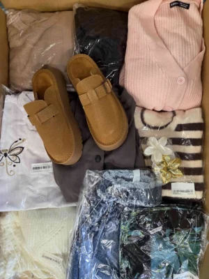 The photo shows a package with clothing in the category SN.
