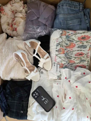 The photo shows a package with clothing in the category SN.