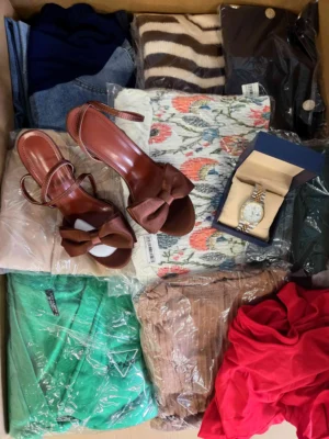 The photo shows a package with clothing in the category SN.