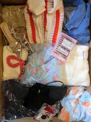 The photo shows a package with clothing in the category SN.