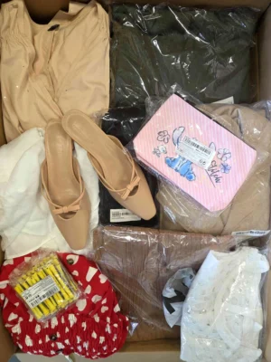 The photo shows a package with clothing in the category SN.