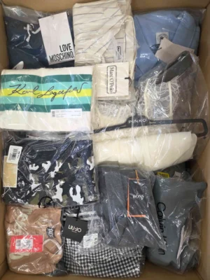 The photo shows a package with clothing in the category AP.