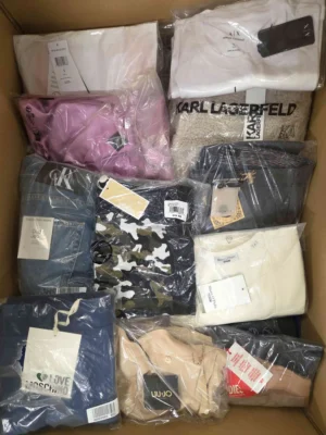 The photo shows a package with clothing in the category AP.