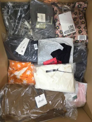 The photo shows a package with clothing in the category AP.