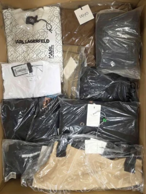 The photo shows a package with clothing in the category AP.