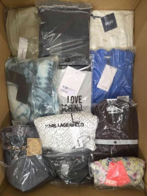The photo shows a package with clothing in the category AP.