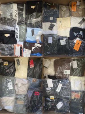 The photo shows a package with clothing in the category B.