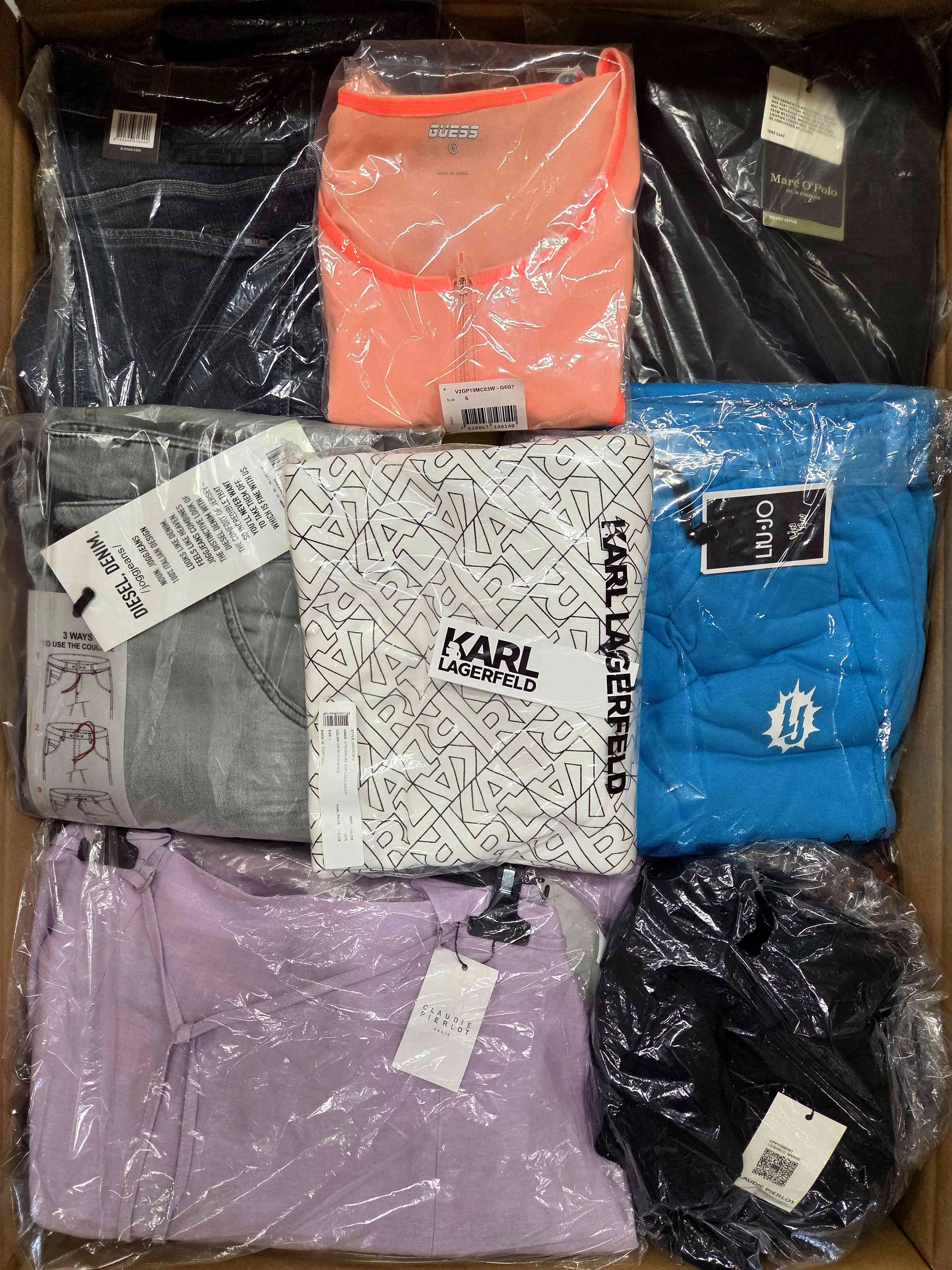 A1035 3 The photo shows a package with clothing in the category A.