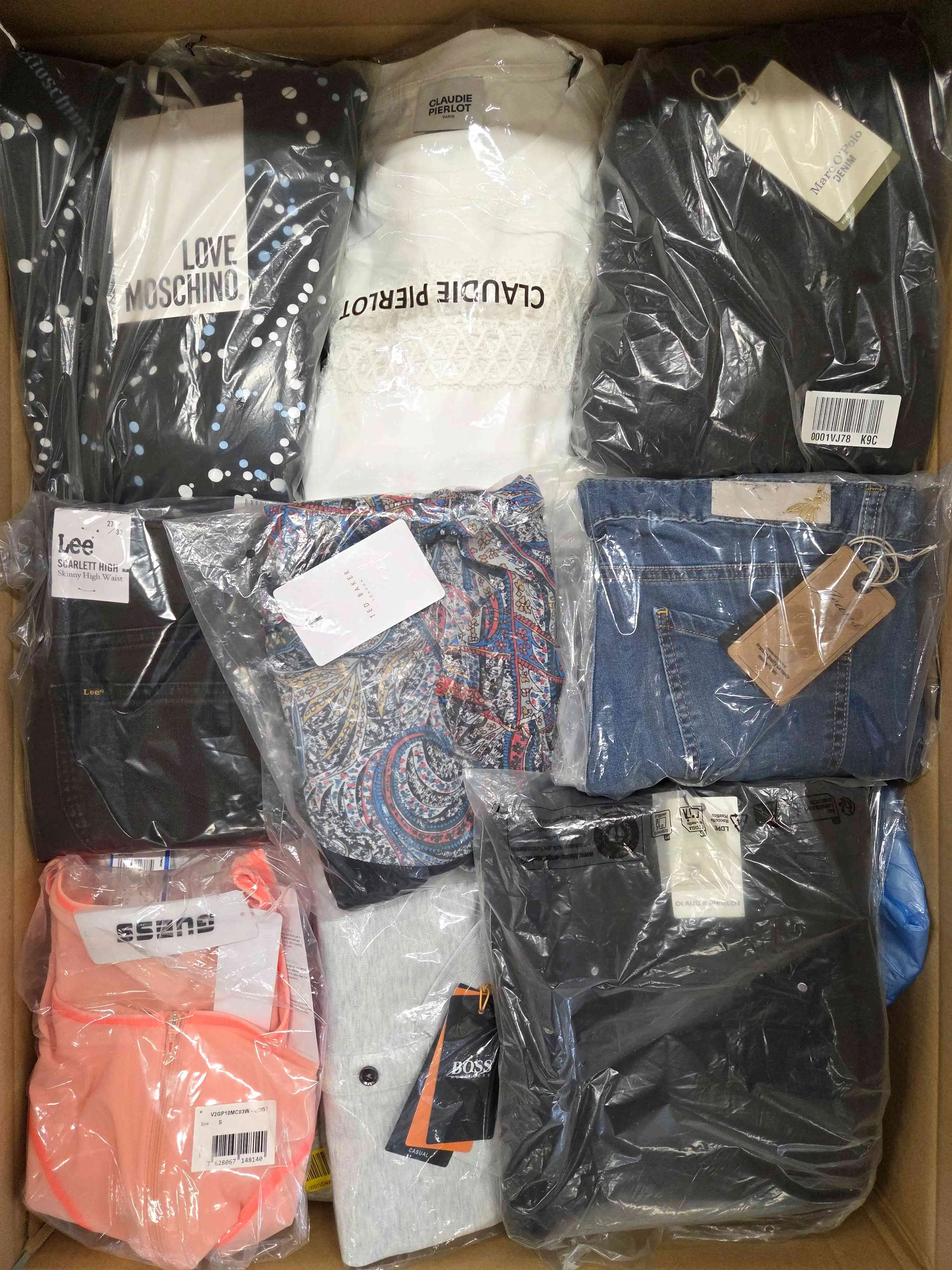A1037 3 The photo shows a package with clothing in the category A.