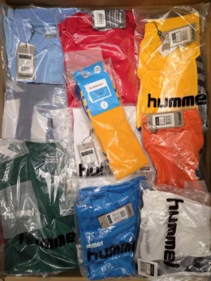 The photo shows a package with clothing in the category H.