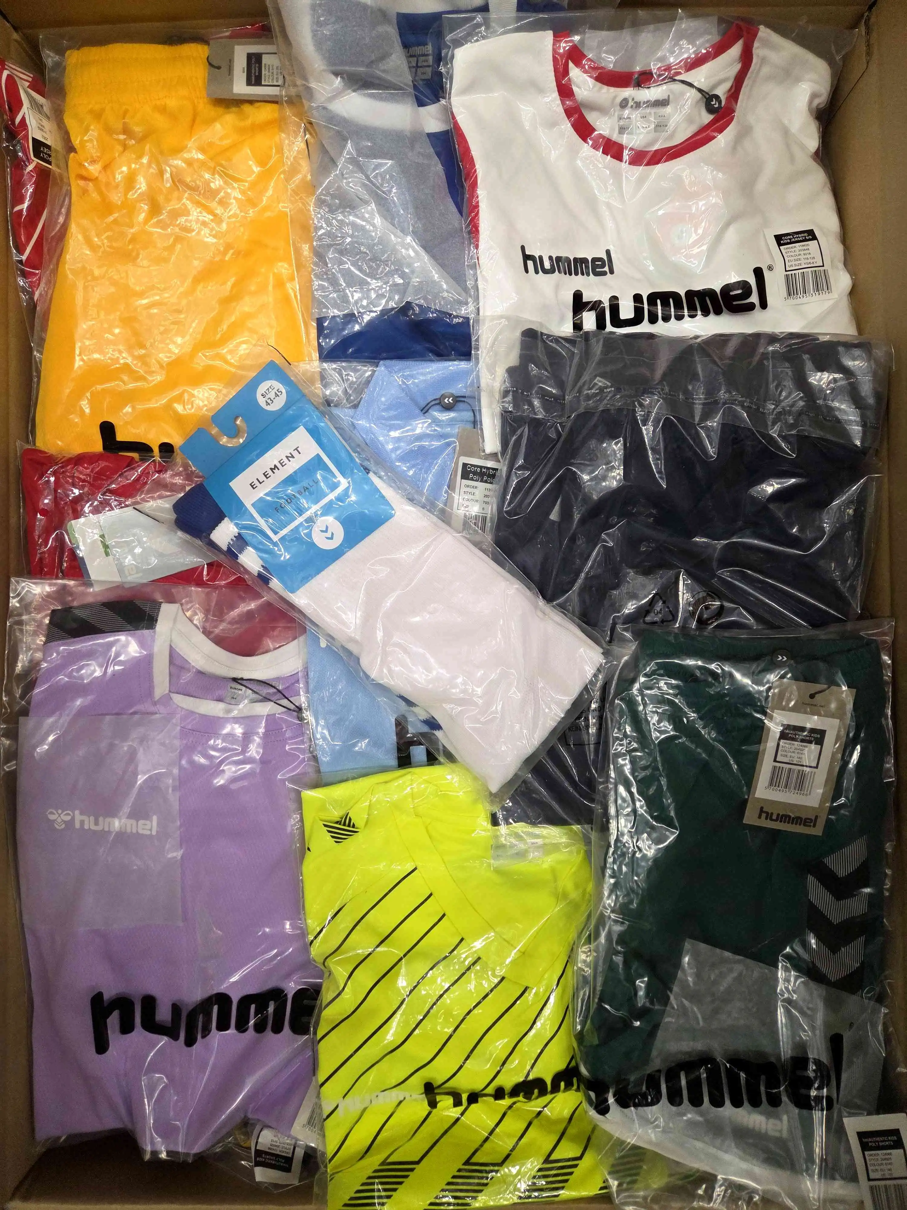 H1105 3 The photo shows a package with clothing in the category H.
