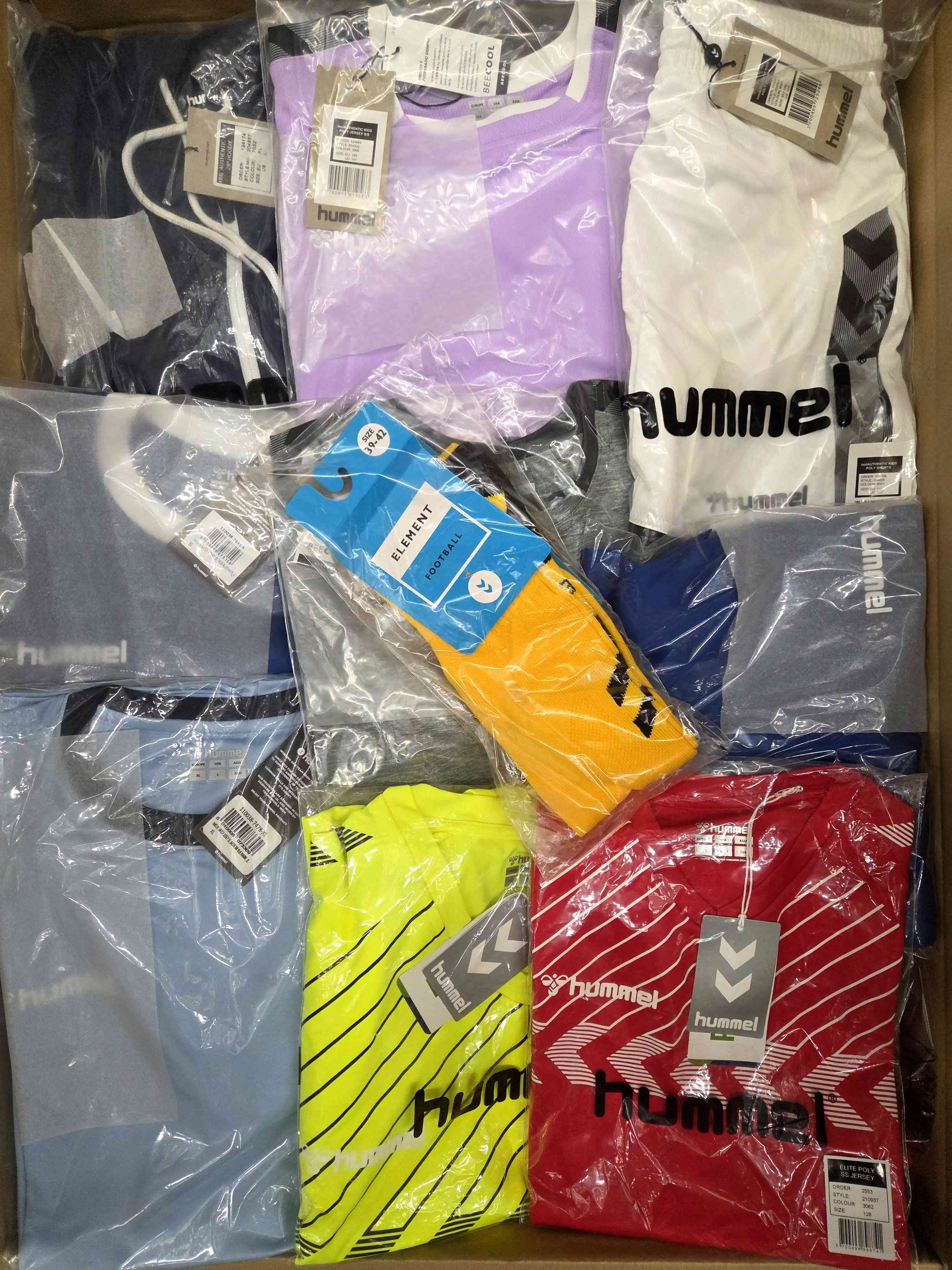H1107 3 The photo shows a package with clothing in the category H.