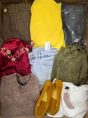 The photo shows a package with clothing in the category BSN.