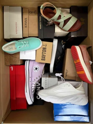 The photo shows a package with footwear in the category AS.