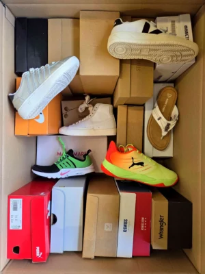 The photo shows a package with footwear in the category AS.