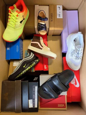 The photo shows a package with footwear in the category AS.