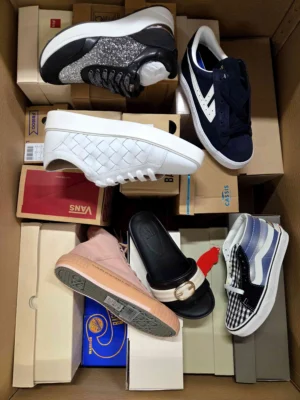 The photo shows a package with footwear in the category AS.