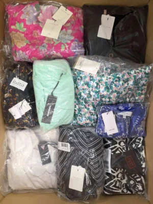 The photo shows a package with clothing in the category A.