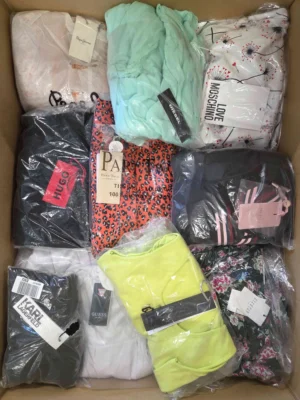 The photo shows a package with clothing in the category A.