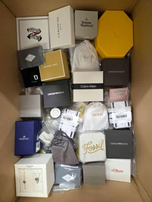 The photo shows a package with clothing in the category A.