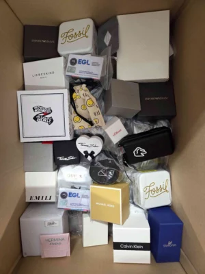 The photo shows a package with clothing in the category A.