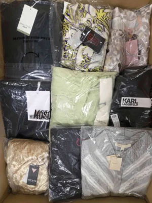 The photo shows a package with clothing in the category A.