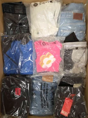The photo shows a package with clothing in the category D.