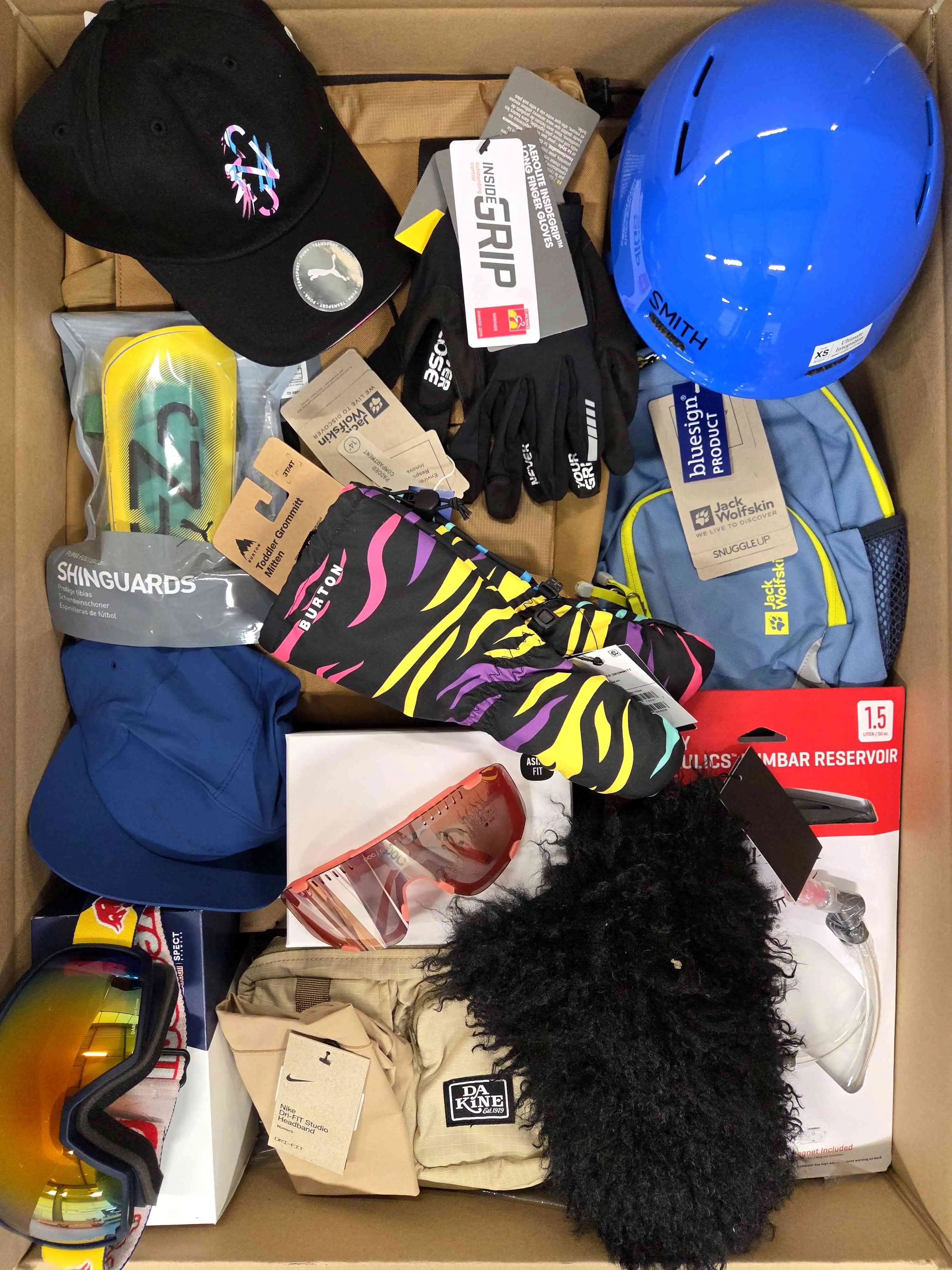 S155 3 The picture shows a package with accessories in the category Z.