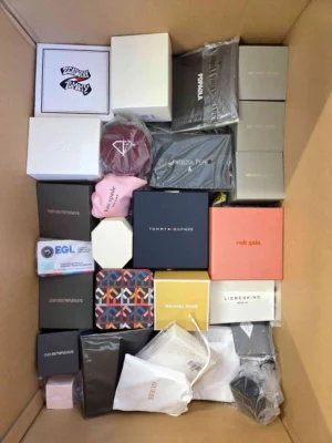 The photo shows a package with clothing in the category A.