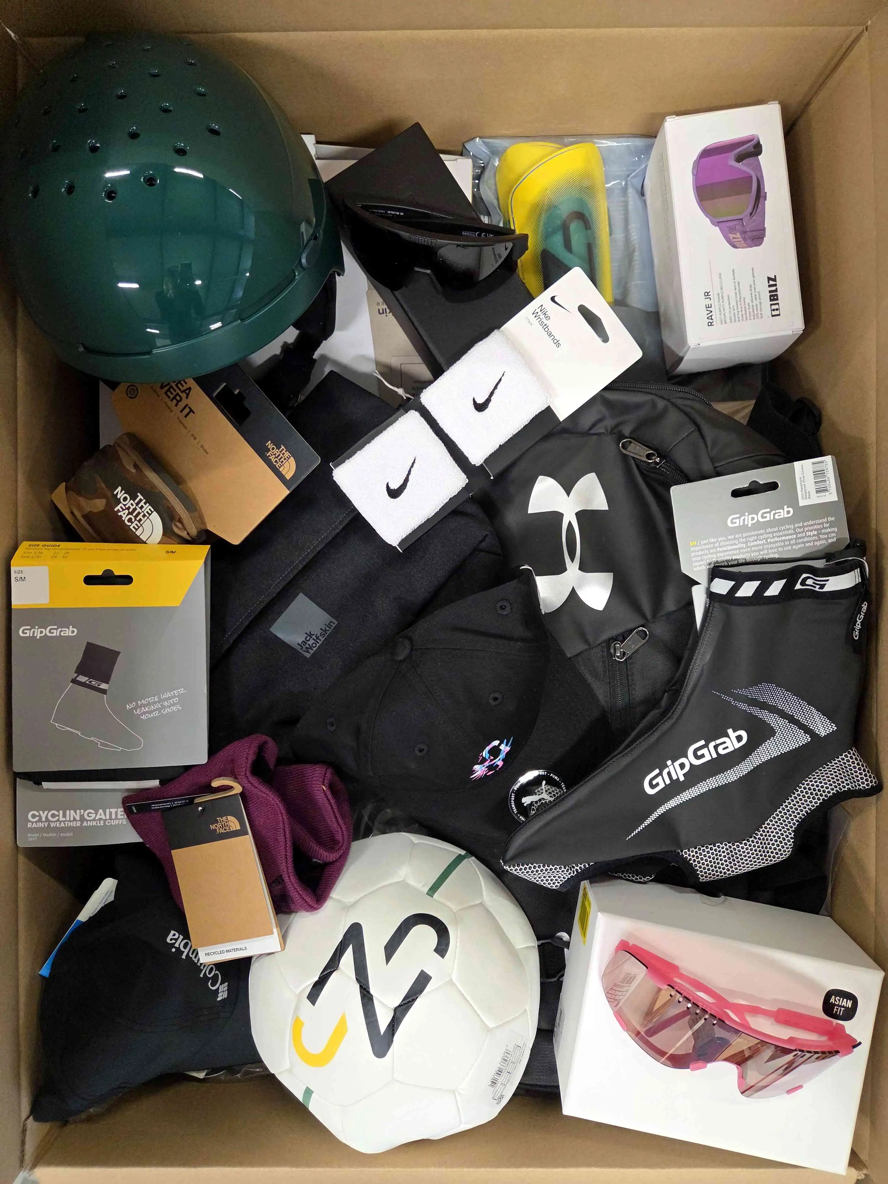 S158 3 The picture shows a package with accessories in the category Z.